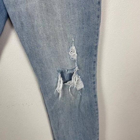 Old Navy‎ Woman's Sz 12 Light Wash Boyfriend Straight Distressed Raw Hem Jeans - Picture 3 of 10